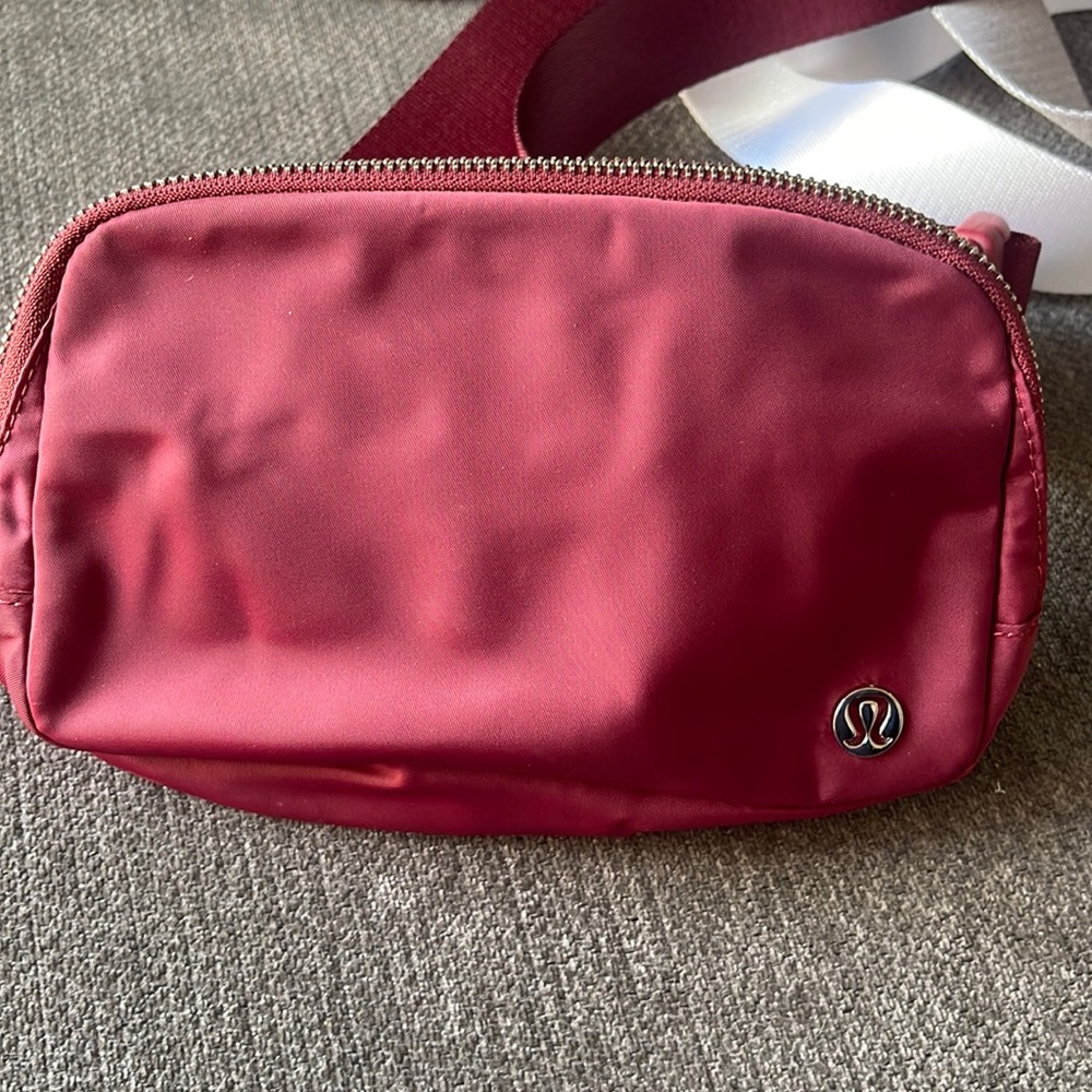 Lululemon Everywhere Belt Bag
